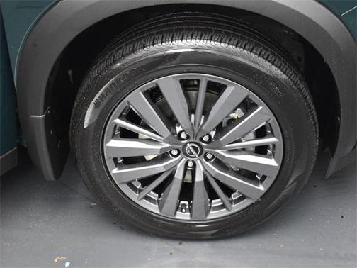 2025 Nissan Pathfinder SL FWD