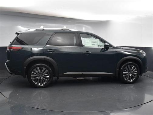 2025 Nissan Pathfinder SL FWD