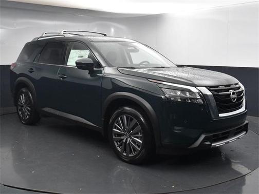 2025 Nissan Pathfinder SL FWD