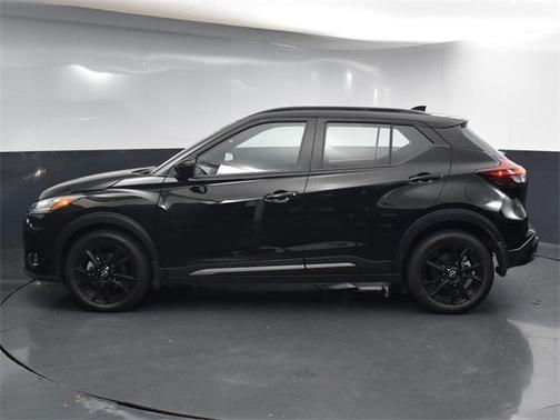 Super Black 2024 Nissan Kicks SR