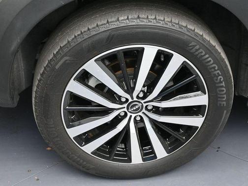 2023 Nissan Pathfinder Platinum 4WD