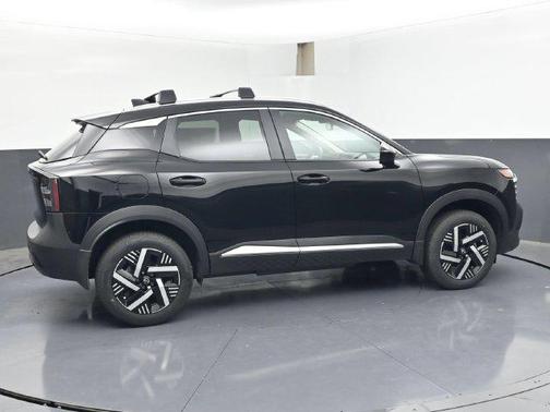 Super Black 2027 Nissan Kicks SV