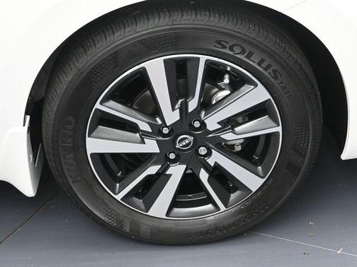 Aspen White Tricoat 2025 Nissan Versa 1.6 SV