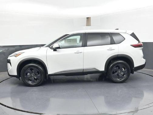 Everest White Pearl Tricoat 2027 Nissan Rogue SV