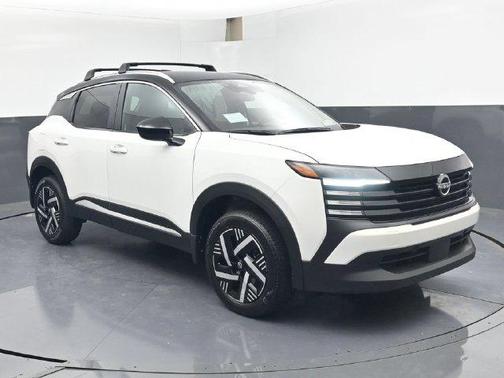 Aspen White/Super Black 2026 Nissan Kicks SV