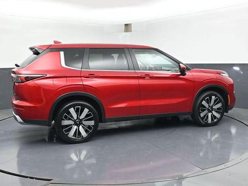 Red Diamond 2025 Mitsubishi Outlander SE 2.5 2WD