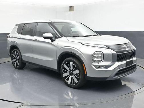 Alloy Silver Metallic 2025 Mitsubishi Outlander SE 2.5 S-AWC