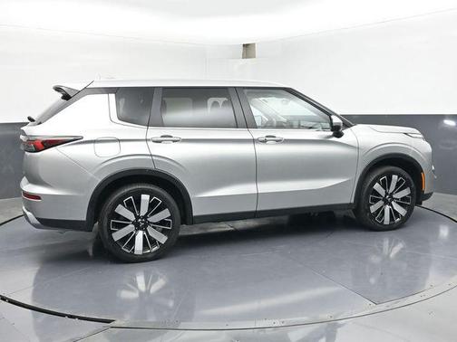Alloy Silver Metallic 2025 Mitsubishi Outlander SE 2.5 S-AWC
