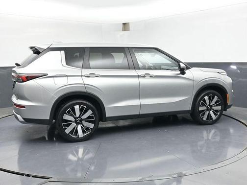 Alloy Silver Metallic 2025 Mitsubishi Outlander SE 2.5 S-AWC