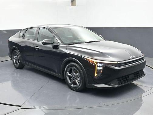 Aurora Black Pearl 2025 Kia K4 LXS