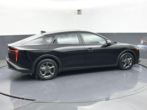 Aurora Black Pearl 2025 Kia K4 LXS