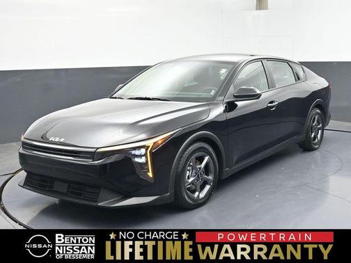 Aurora Black Pearl 2025 Kia K4 LXS