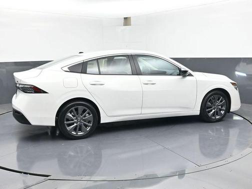 Aspen White Tricoat 2026 Nissan Sentra SL
