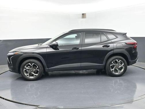 Mosaic Black Metallic 2025 Chevrolet Trax LT
