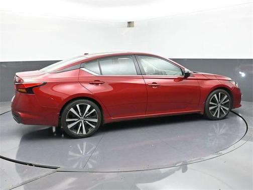 2022 Nissan Altima SR FWD