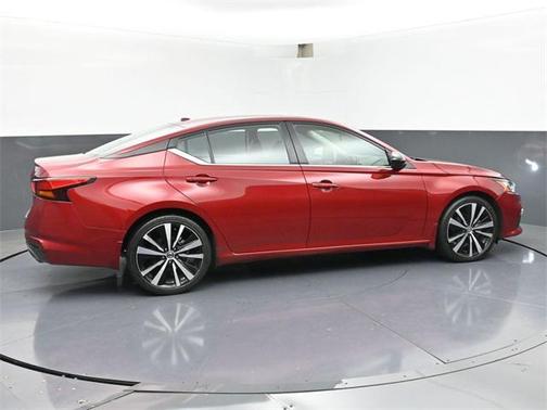 2022 Nissan Altima SR FWD