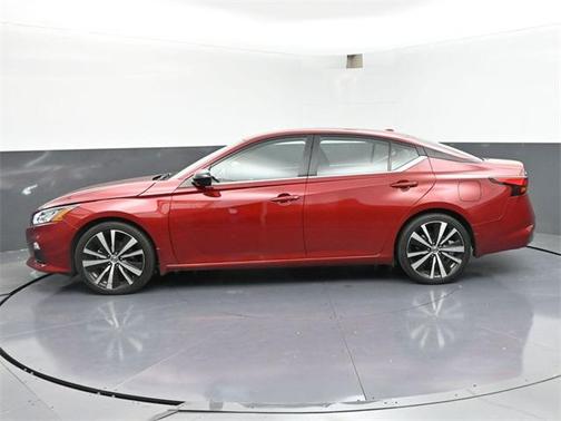 2022 Nissan Altima SR FWD