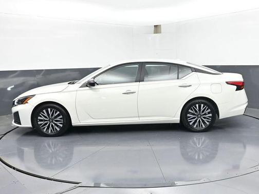 Glacier White 2025 Nissan Altima 2.5 SV