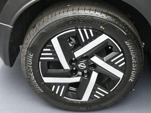 Super Black 2026 Nissan Kicks SV
