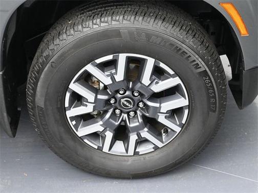 2024 Nissan Frontier SL