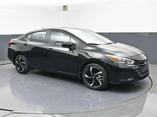 Super Black 2025 Nissan Versa 1.6 S