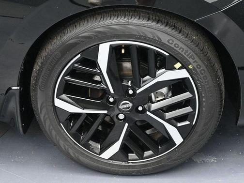 Super Black 2025 Nissan Versa 1.6 S
