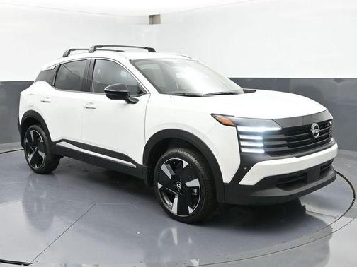 Aspen White Tricoat 2026 Nissan Kicks SR