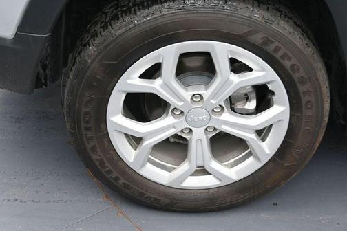 Silver Zynith Metallic Clearcoat 2024 Jeep Compass Latitude