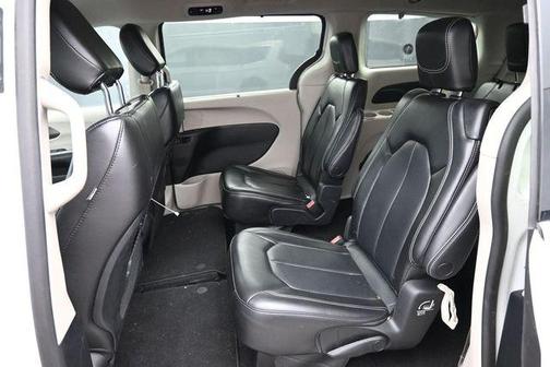 Bright White Clearcoat 2023 Chrysler Pacifica Touring L