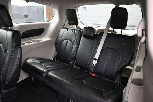 Bright White Clearcoat 2023 Chrysler Pacifica Touring L