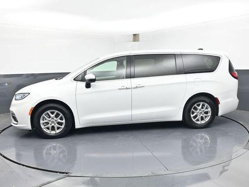 Bright White Clearcoat 2023 Chrysler Pacifica Touring L