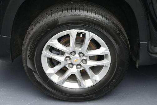 Mosaic Black Metallic 2021 Chevrolet Traverse LT Cloth