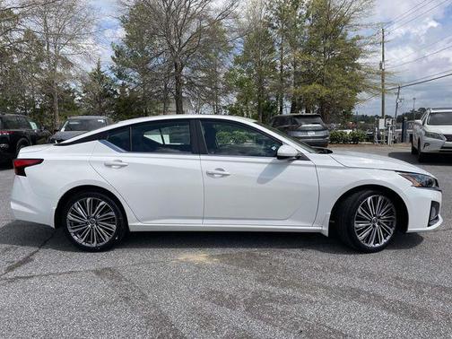Pearl White Tricoat 2026 Nissan Altima 2.5 SV
