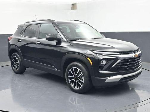 Mosaic Black Metallic 2025 Chevrolet Trailblazer LT