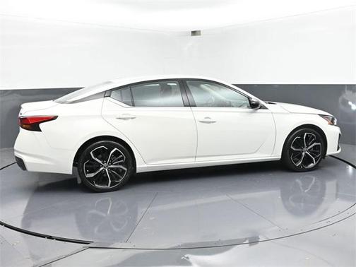 2024 Nissan Altima SR FWD