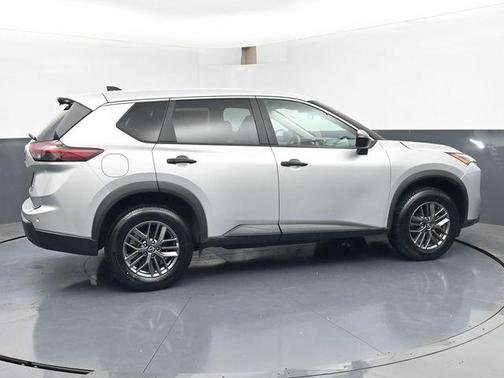 Brilliant Silver Metallic 2024 Nissan Rogue S
