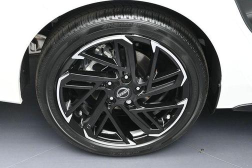 Aspen White/Super Black 2026 Nissan Sentra SR