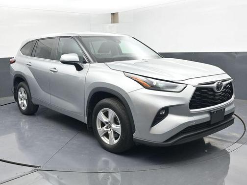 Celestial Silver Metallic 2023 Toyota Highlander LE