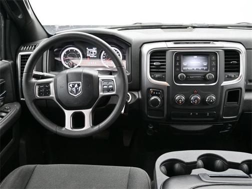 2024 RAM 1500 Classic Warlock Crew Cab 4x2 5'7' Box