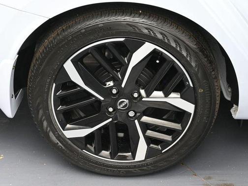 Gray Sky Pearl 2025 Nissan Versa 1.6 S