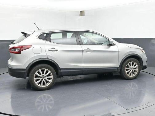 Brilliant Silver Metallic 2022 Nissan Rogue Sport S