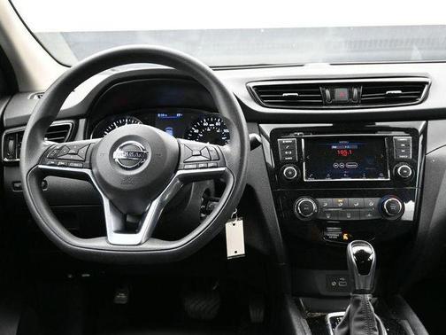 Brilliant Silver Metallic 2022 Nissan Rogue Sport S