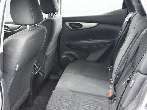 Brilliant Silver Metallic 2022 Nissan Rogue Sport S