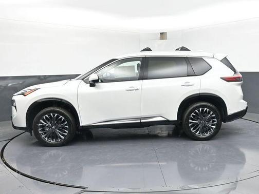 Everest White Pearl Tricoat 2026 Nissan Rogue Platinum