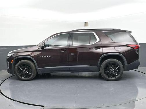 Black Cherry Metallic 2022 Chevrolet Traverse LT Cloth