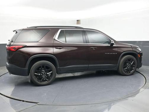 Black Cherry Metallic 2022 Chevrolet Traverse LT Cloth