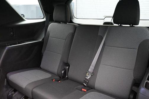 Black Cherry Metallic 2022 Chevrolet Traverse LT Cloth
