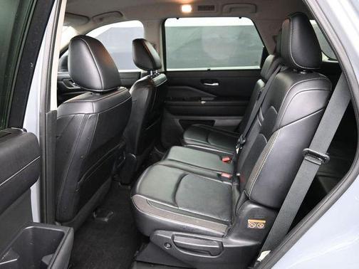 2024 Nissan Pathfinder SL 4WD