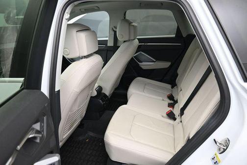 Glacier White Metallic 2022 Audi Q3 40 Premium