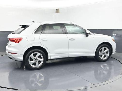 Glacier White Metallic 2022 Audi Q3 40 Premium